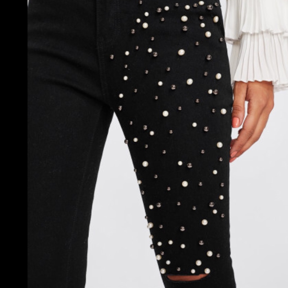 đBlack raw edge Capri jeans w/pearl thigh detail - Picture 5 of 8